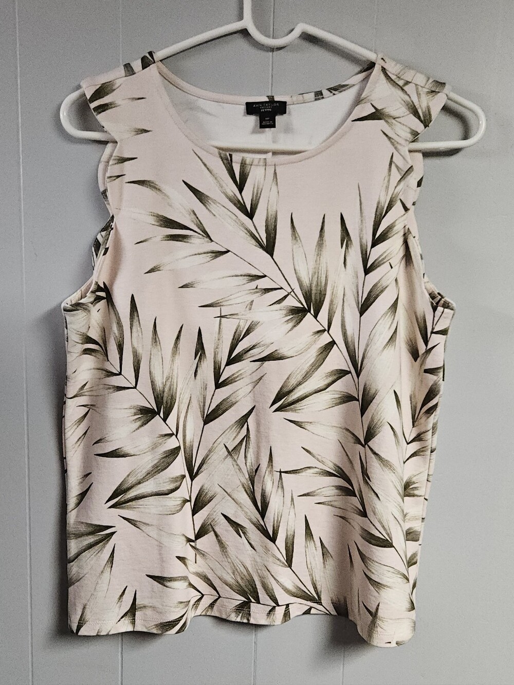 Ann Taylor Sleeveless Scalloped Arm Tropical Top, Size Petite Medium